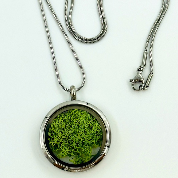 Eternal Moss Locket Pendant Necklace- Lime - Picture 3 of 9